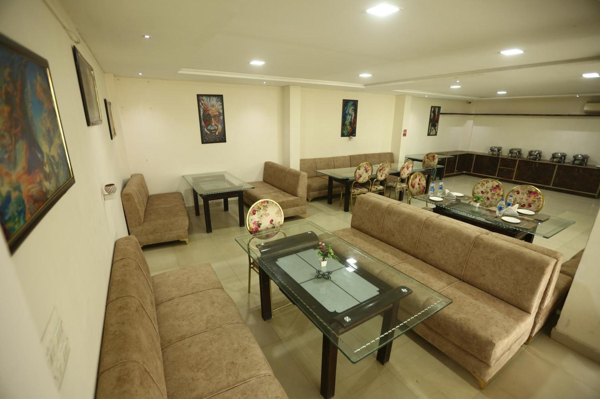 24 Hotel & Resort Agra  Luaran gambar