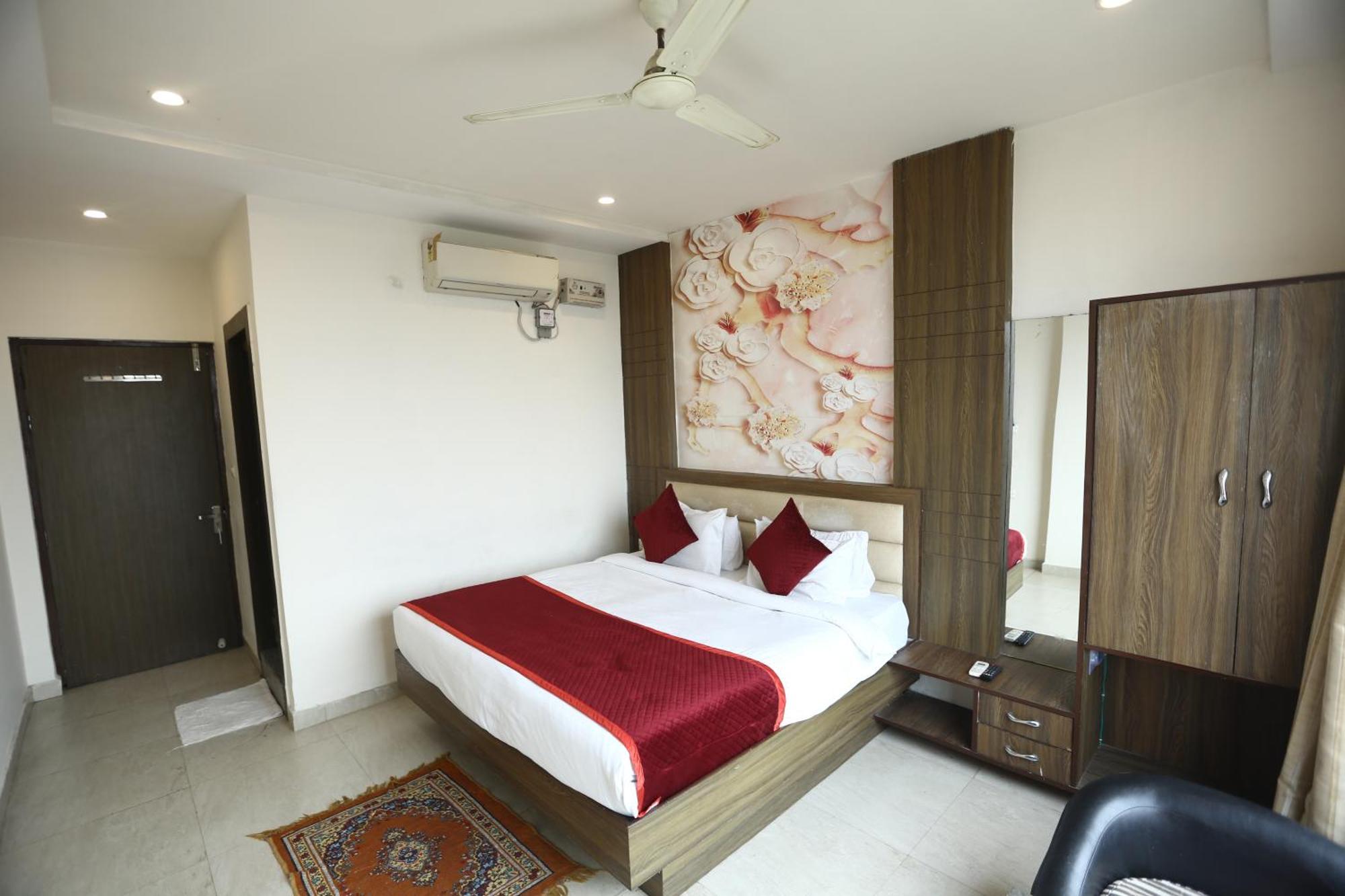 24 Hotel & Resort Agra  Luaran gambar