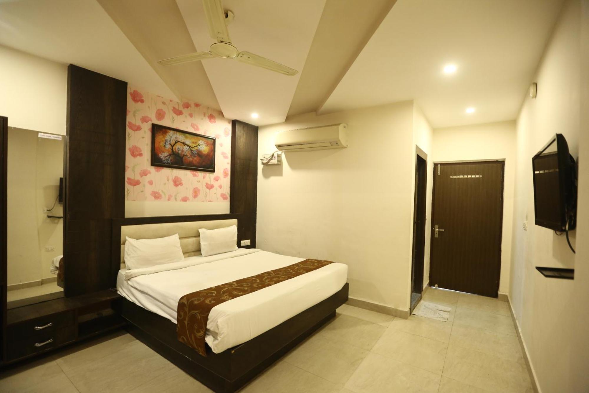 24 Hotel & Resort Agra  Luaran gambar